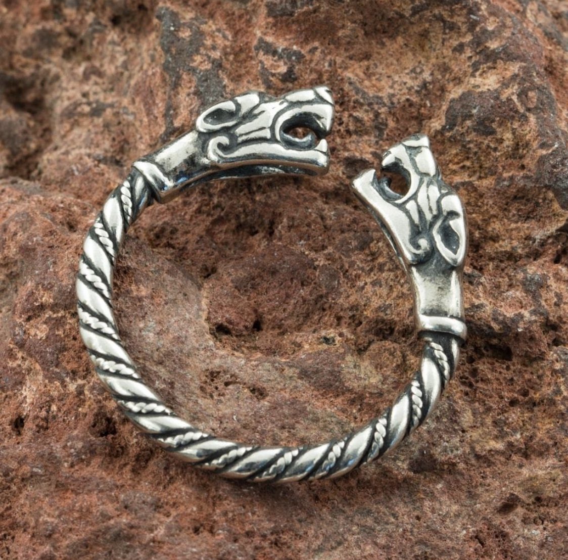 Silver Fenrir Ring 🔥

>> Viking-Styles.com <<