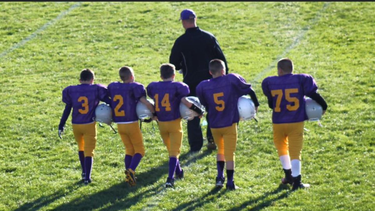 cfetz13's tweet photo. I was challenged by @wolverine121212 to post a pic of me coaching &amp; nominate 4 other coaches to do the same within 24 hrs or make a $20 donation to a local charity. I challenge: @mrbsmith81 @ken_rob24 @Smitty0038 @jjackson0808 https://t.co/7KXhScvJpM