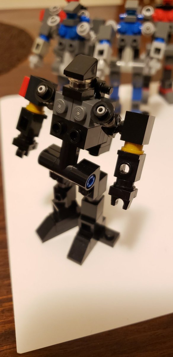 tornotlukin's tweet photo. Re-read Mobile Frame Zero. It inspired me to try a build. It was nice  to be analog for a few days. These are yet unnamed base units. #mobileframezero https://t.co/PIAaun5vx4