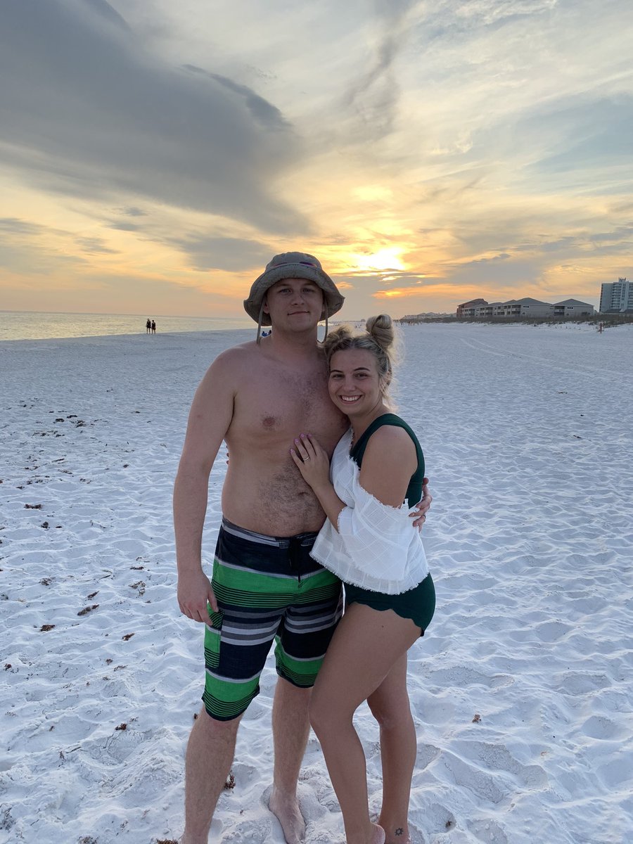 Madelynee_Marie's tweet photo. I wish I was back on the beach with my honey☀️ https://t.co/IZvt3ZUHQt