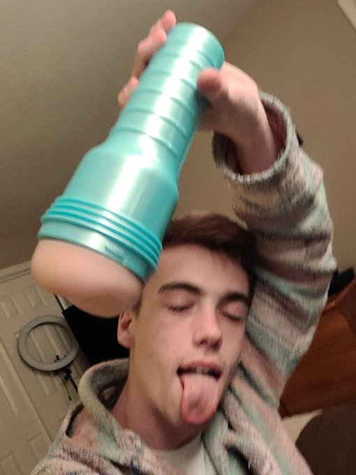 Gonna practice topping for the new world ☺️ https://t.co/oX8oydjpUH