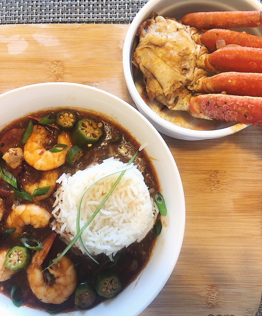 ashclevaa's tweet photo. Yura wanted Gumbo. I’ve never had it before, so I decided hmmm why not! 🍤🦀🍛

First time making it as well and I was so proud of my roux! 

If you’ve ever made roux, you’ll know it’s a damn workout!!! https://t.co/lxFdRkvesv