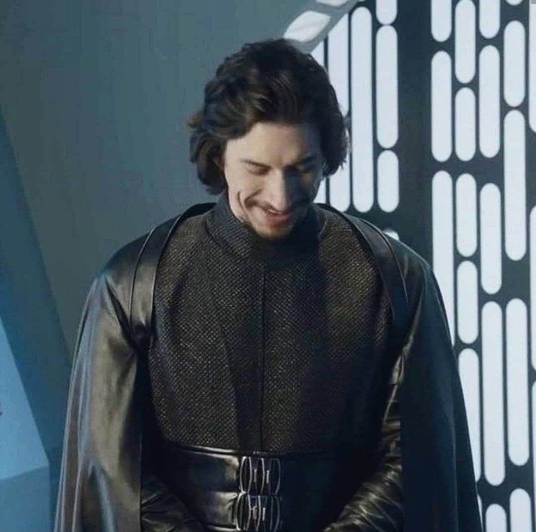 guiltyx's tweet photo. JUST LOOK AT THIS GOOBER

#adamdriver #Bloopers #snl #UndercoverRen #UndercoverBoss #kyloren #RandyTheIntern https://t.co/m52wtAkzoC