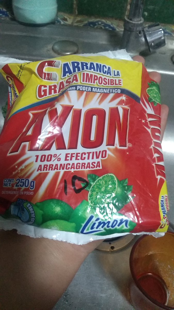 Jaff_13's tweet photo. Mande a mi hermanito por jabón para trastes, nunca usamos en polvo, le dije que comprará el *BOTE GRANDE* ¿Y qué trajo? https://t.co/QUIVq0yahm