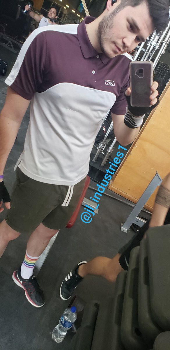jl_industries1's tweet photo. #tb Esta foto tiene #1mes de vieja pero entre todas #misfotos no #lavi.
#mesenti muy #cute cuando fui #algym y tuve que #tomarmefoto
#gymselfie #gayfit #gymlife #missthegym #theygymco #gayboy #cuteboy #gym #jrz #eptx #gayjrz #gayeptx https://t.co/6nahQSHzA4