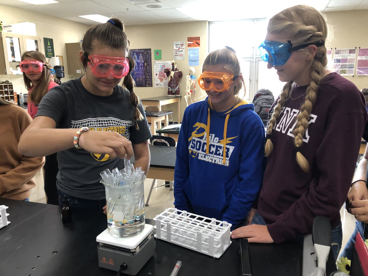 Philo_Biology's tweet photo. Apparently had tweets marked as private on Thursday! Trying this again! I SO miss all of my students! Can't wait to get back in the lab with all of you! #ThrowbackThursday #flsd #InThisTogetherOhio #OhioEd @McDermottFLSD @TroyDawson4 https://t.co/tbj1Jb9CIN