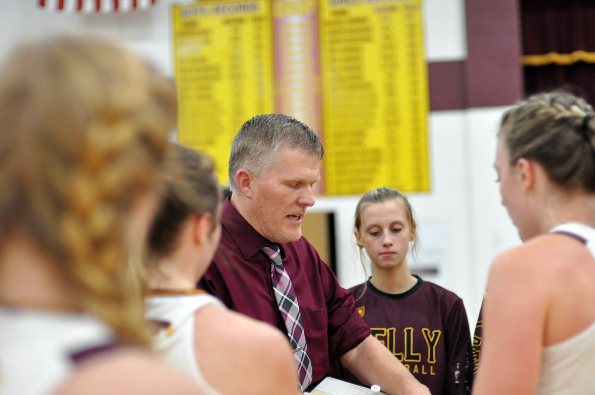.<a href="/hawksnest2k16/">Hawks Nest</a> sure to cheer this story. <a href="/Semoball/">semoball.com</a> writer @semoballAlex w/ the info on GBB coach Darrin Pruitt at semoball.com/story/2678488.…