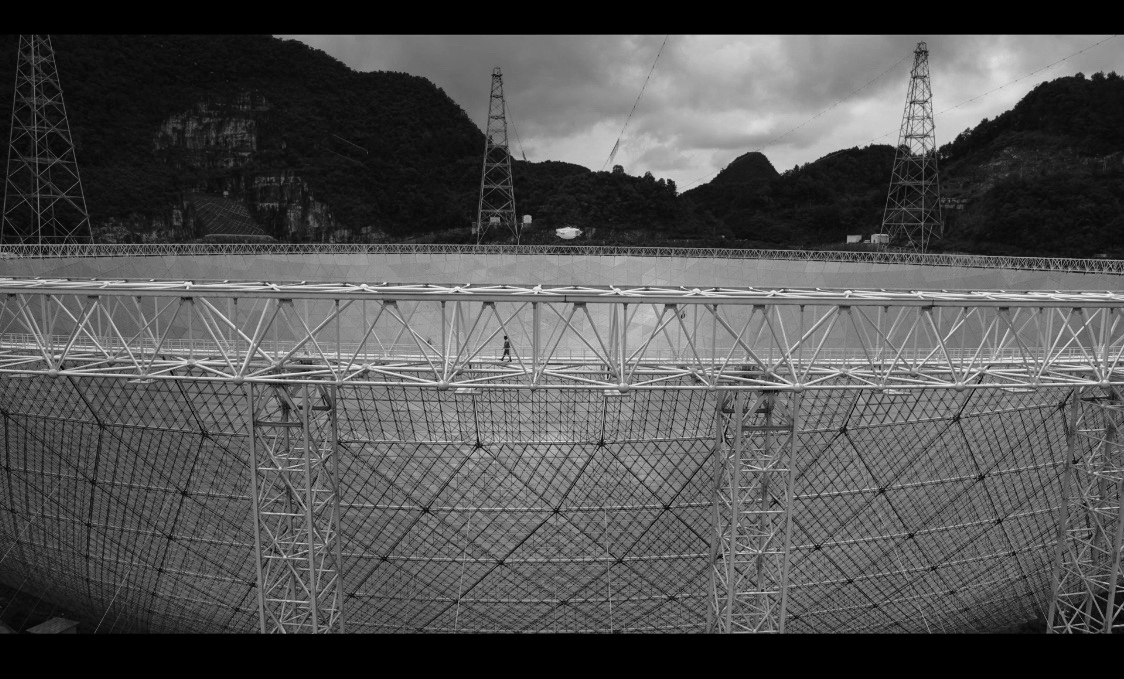 Can you spot Neil on the largest radio telescope ever built? This is not a visual effect!
To learn about this world wonder, watch COSMOS on Nat Geo tomorrow at 8pm!