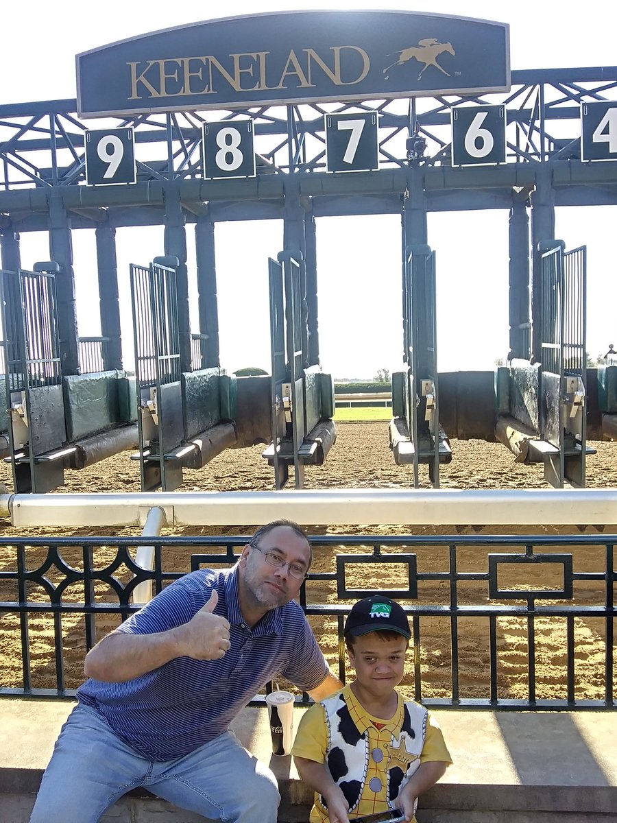 majormeltdown's tweet photo. If you are a horse racing person please join the challenge of posting a racing photo. Just one picture, no description. Please copy the text in your status, post a picture &amp; look at some great memories/pictures. https://t.co/LDG1hTSOhb