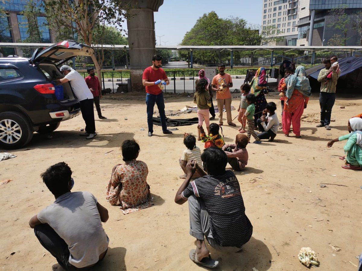 Between two kitchens-1700 meals today. Join us!Mail us at rasoijanta@gmail.com for details. There a lot to be done.
#IndiaFightsCoronavirus #Gurugram #HelpFightCorona