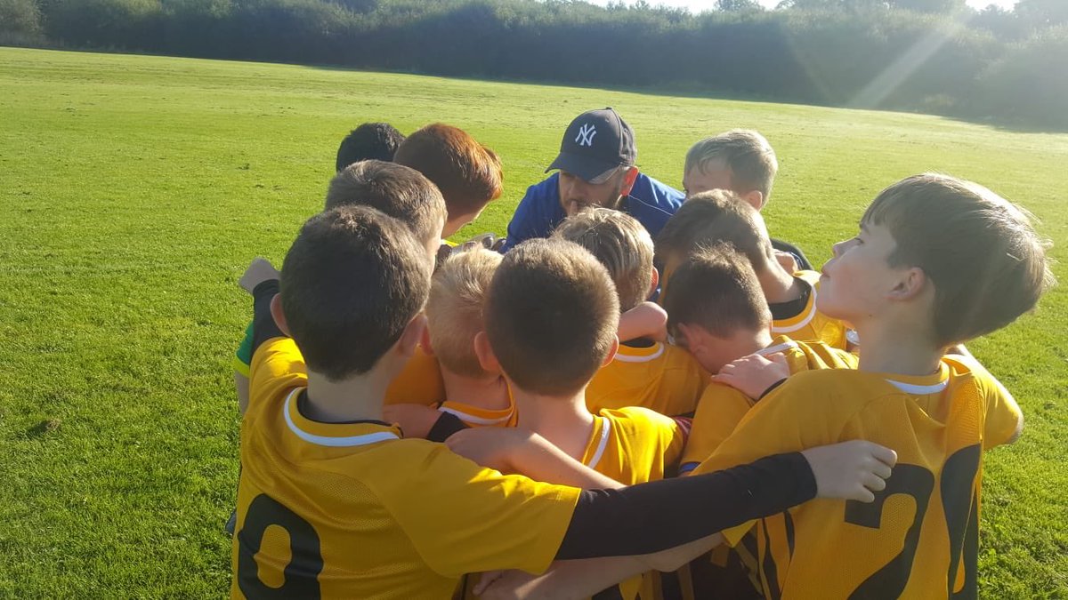 MagsMadrid's tweet photo. Challenge accepted thans @WooltonStefano Once you are nominated you have 24hours to respond or you donate £20 to charity, you need to nominate 4 coaches and post a picture of you coaching-I nominate @MagsAthletico @DWAcademy2019 @andrewstevouk @magsfireu7 https://t.co/NAuhXsX6wB
