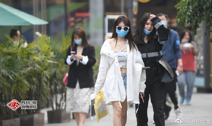 Chengdu China on X: The Sino-Ocean Taikoo Li #Chengdu, the most popular  shopping block in the city, now sees a recovery. Let's have a look at the  trendy girls.  / X