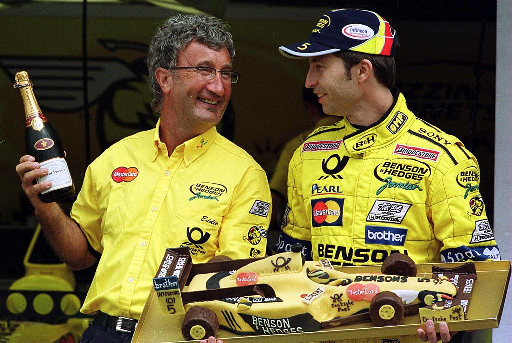 #OnThisDay 🗓 #30marzo 1948

Nasce a Dublino 🇮🇪 Eddie Jordan, imprenditore irlandese e fondatore dell'omonima scuderia di #F1 che ha preso parte al Mondiale dal 1991 al 2005 (250 Gp disputati, 4 vittorie)

#EddieJordan