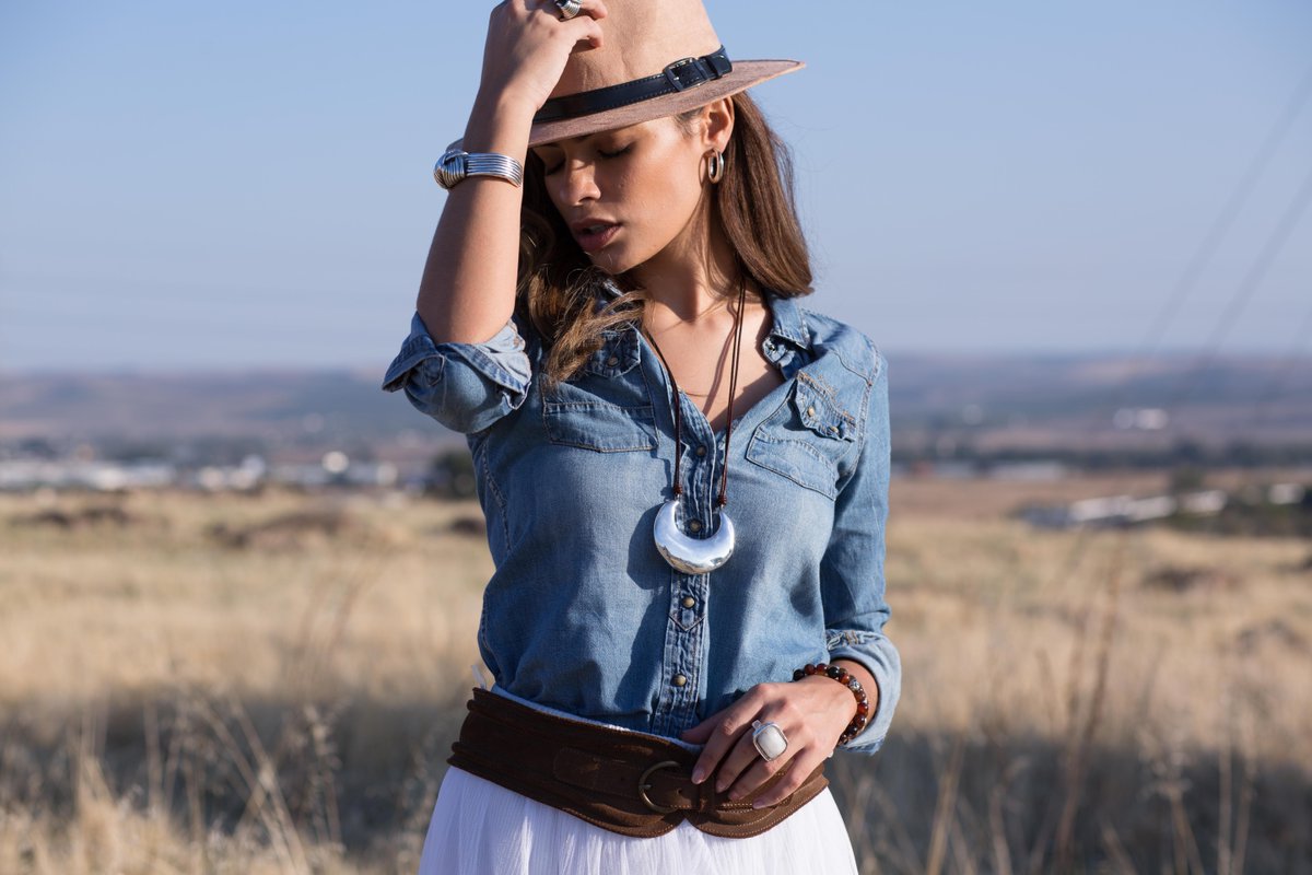 Muy pronto podremos disfrutar del sol, los paseos por el campo y la playa con nuestros mejores looks #PlataPura ⬇⬇