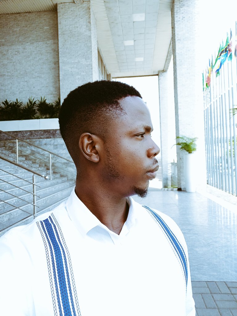 PureMinD__'s tweet image. New  AVI. 

Left or Right. #HelpMeChoose