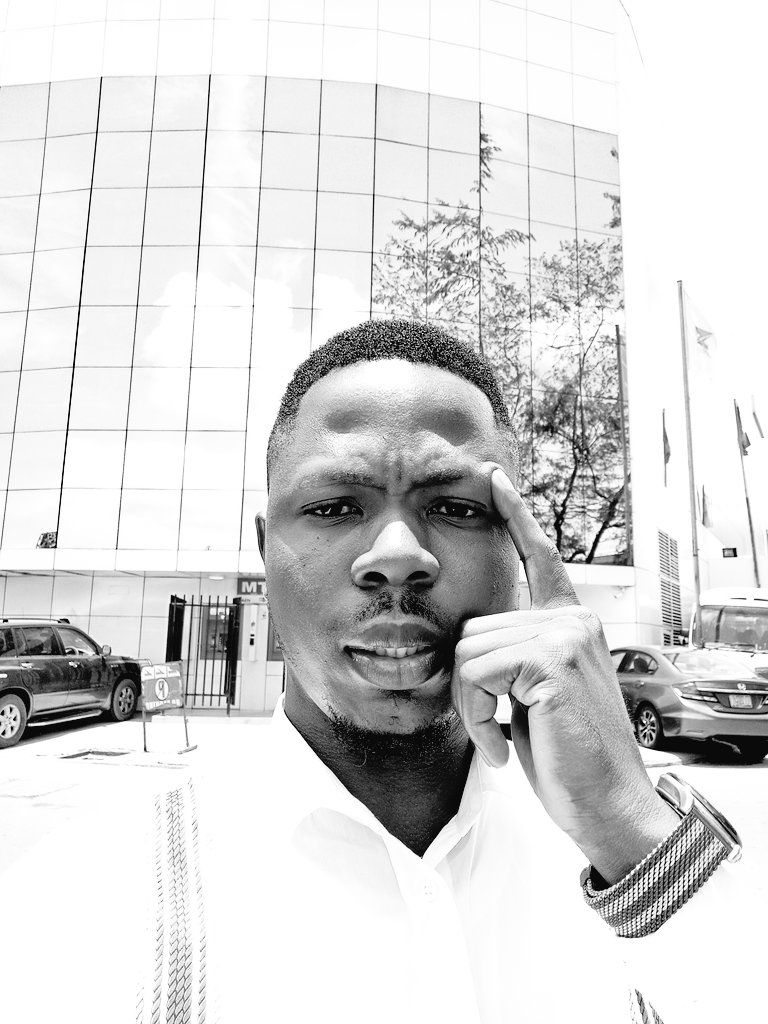 PureMinD__'s tweet image. New  AVI. 

Left or Right. #HelpMeChoose