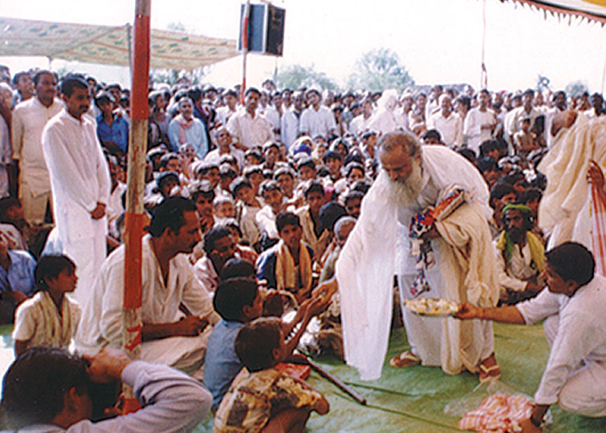 RekhaV_2's tweet photo. @Swamy39 ये सनातन संस्कृति और सन्तों के दिव्य नियम व अभ्यास की ही परम्परा हैं कि लोग अपनाते हैं और इस महामारी के प्रकोप से अन्य देशों से ज्यादा सुरक्षित हैं।
   पूज्य संत बापूजी की अनदेखी न की जाय और उन्हें भी रिहा की जाय।
#ReleaseAsharamjiBapuOnParole https://t.co/vgNes9qK6z