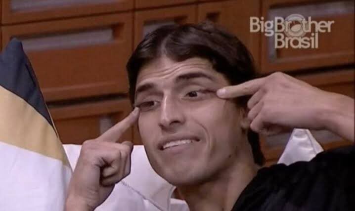 Nesse perfil a gente não apoia xenofobia, muito menos disfarçada de "piada" com o fenótipo alheio (como o movimento na foto que é EXTREMAMENTE racista), não importa o contexto. #foraprior 

(Não significa que eu apoie outras atitudes ou pessoas que estão na casa, óbvio)