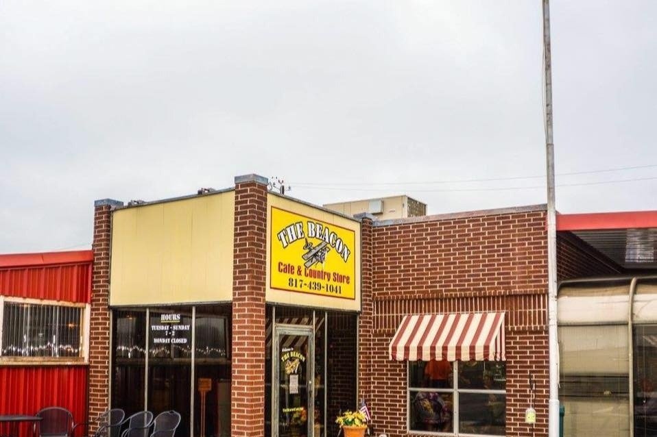 RandomnessRandi's tweet photo. Please support this Cafes GoFundMe campaign: it will help pay all of the full time staff while it is closed during this crisis. https://t.co/aL9SZORjwi @gofundme https://t.co/mEJSUp2gdx