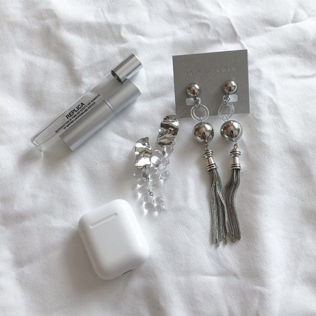 【MADOのアクセサリーフェア 開催中】
3月31日（火）まで、『MADOのアクセサリーフェア 〜Intersection of materials 〜』が開催中。Grayscale,Lueur,nezu,shino yuasaの4ブランドがMADOに集結。
春の装いにもぴったりなアクセサリーばかりです。
mado.cinra.net/event/madoacce…