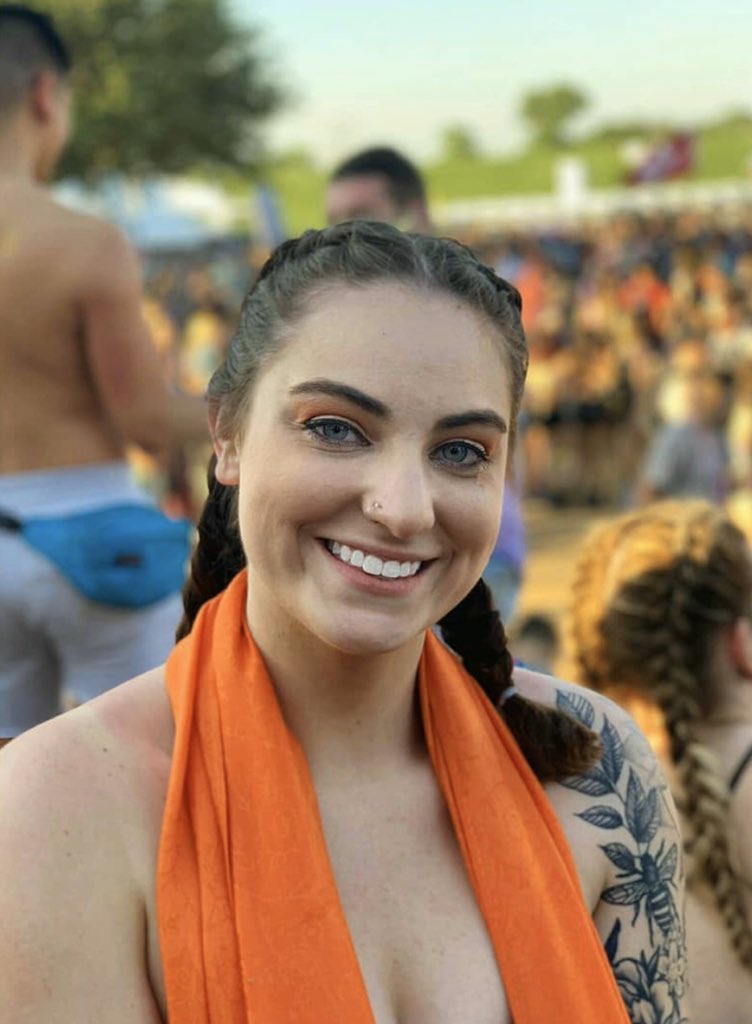 _AnalSquad's tweet photo. Happy birthday to our squad grandma @_caitierose https://t.co/Ivx8IjZhl8