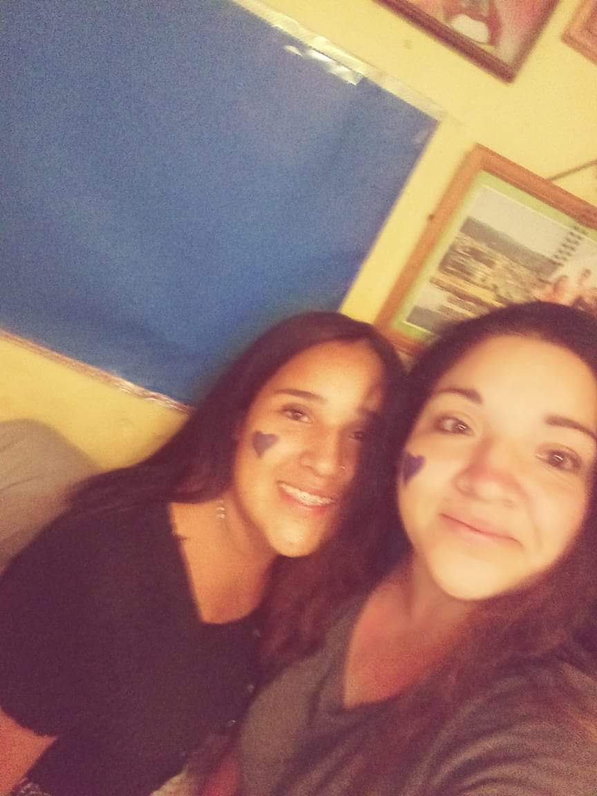 karitolizama's tweet photo. Querida amiga Ely y su hija Dariela apoyándonos en nuestra campaña de visibilización #CorazónenAzul @AutismoVina #ActivaTEA desde Pirque 💙 Gracias por tanto amor hacia nuestros niños https://t.co/4fKElAdcWC
