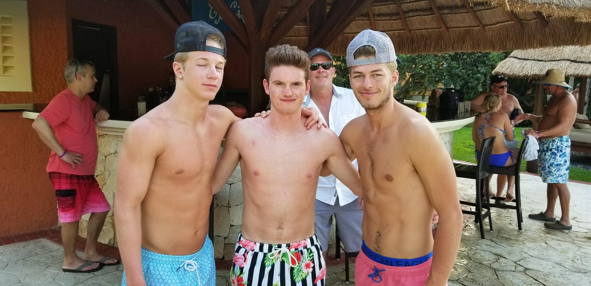 rebleswinger15's tweet image. BIIIIG Happy birthday to my brother @Tulpa18 Can’t wait to see you after this quarantine 😉😍❤️ #19 #StateChamp #TwoTimer