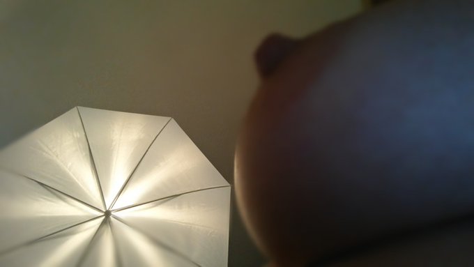 look at that light...#momboobs   #myhotmom https://t.co/Ry27dJ1rrm<a href="/tag/momboobs"class="tags">#momboobs</a><a href="/tag/myhotmom"class="tags">#myhotmom</a>