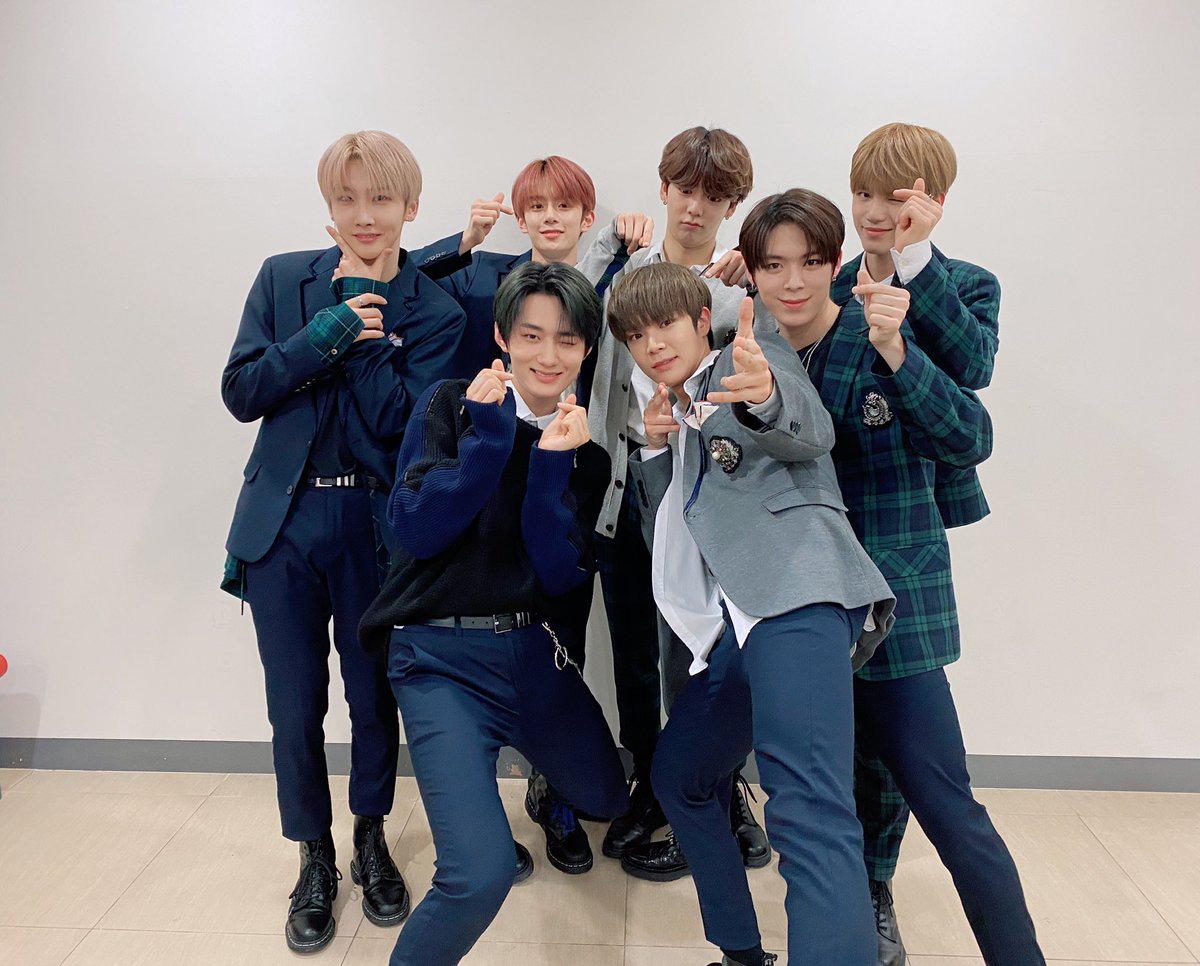 veriverybrasil's tweet photo. 📸 | 02.03.2020 • Atualização no Twitter @the_verivery_jp
#VERIVERY #베리베리 @by_verivery
#FACE_ME #LAY_BACK #PHOTO https://t.co/XxtiQ2G0Rs
