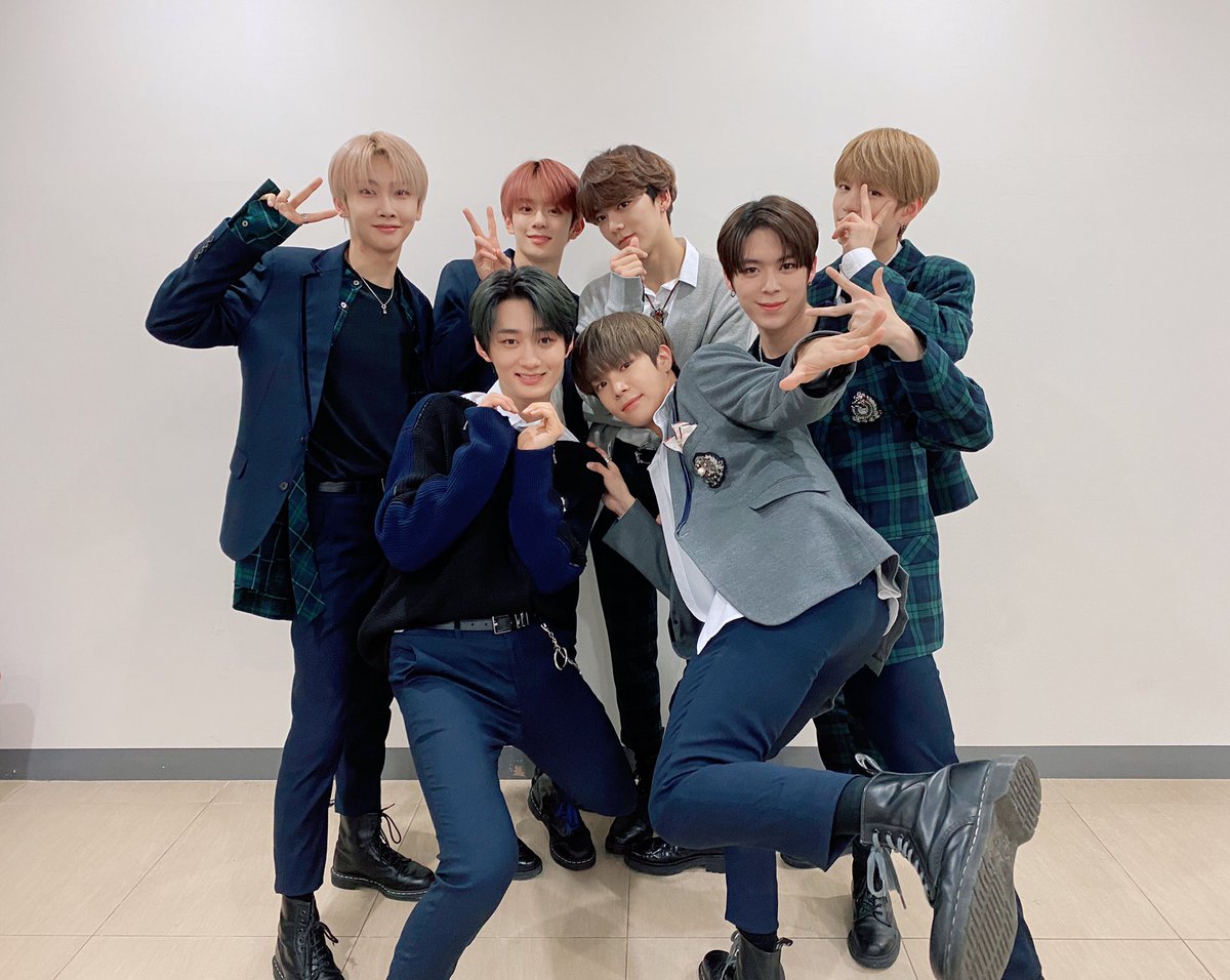 veriverybrasil's tweet photo. 📸 | 02.03.2020 • Atualização no Twitter @the_verivery_jp
#VERIVERY #베리베리 @by_verivery
#FACE_ME #LAY_BACK #PHOTO https://t.co/XxtiQ2G0Rs