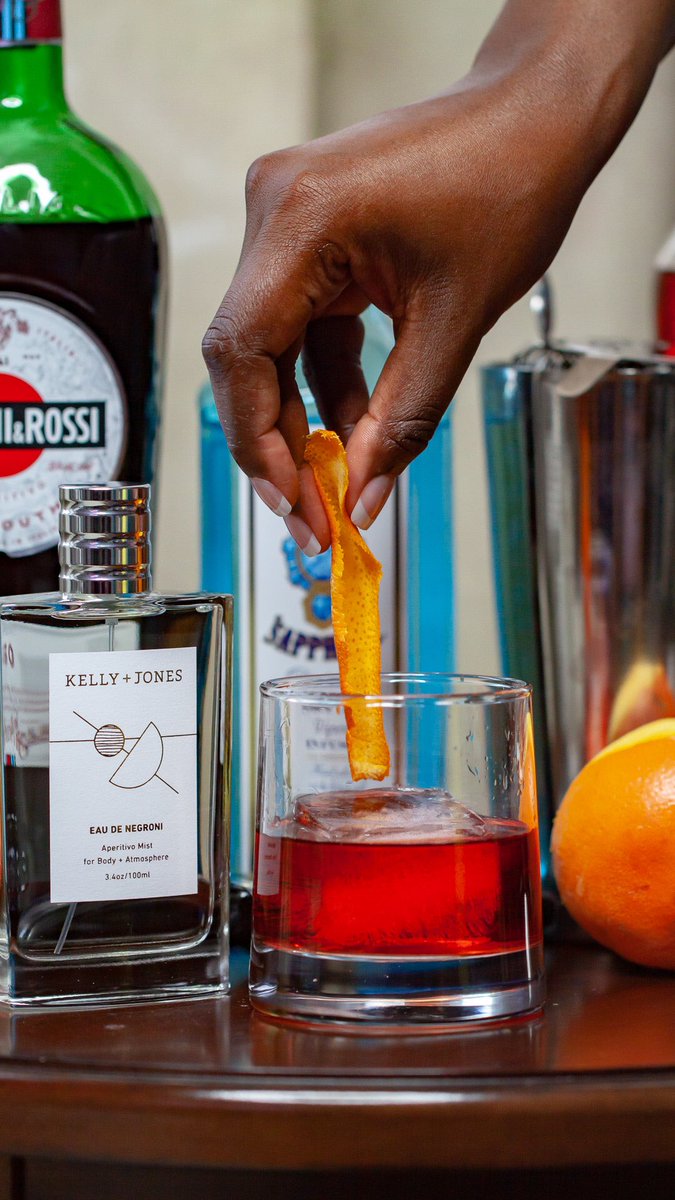 GAphanouPhotos's tweet photo. Eau de Negroni @kellyandjones 
📸📸 @GAphanouPhotos 📸📸 #KellyAndJones #Parfum #ParfumDuJour #Perfume #ScentedJourney #FragranceJourney #FragranceLover #PerfumeBlogger #StillLifePhotographer https://t.co/wWD3GgFnAQ