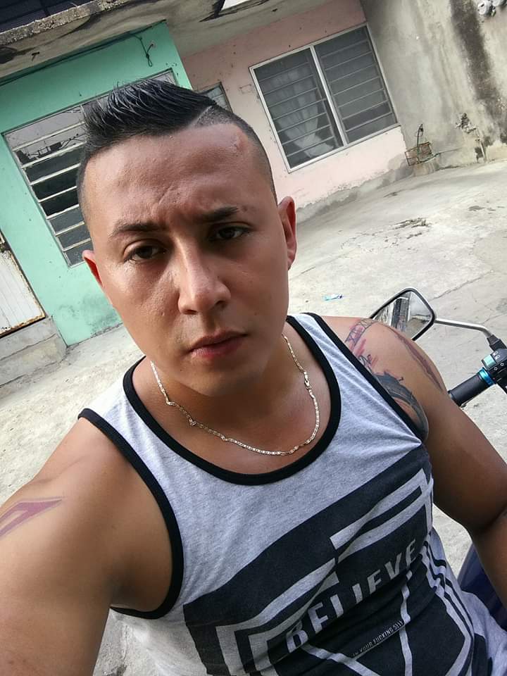 Kendra_Ferreti_'s tweet photo. Amores necesito información de estas dos criaturas el primero Francisco y el segundo Eduardo, son hermanas, que le saben son de #Villahermosa dicen que se venden chicas muestren su talento. RT mis niñas @Reyna_roja88 @RojoPas45922313 @soledad_cautiva @CunaDeLobas @florencia_66 https://t.co/g9N52iuATu