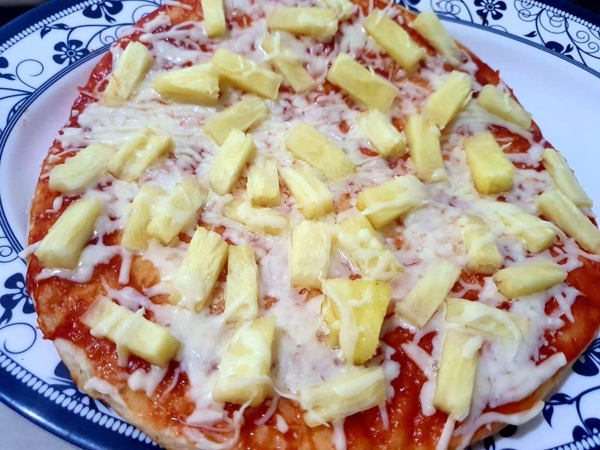 adaywithalina's tweet photo. #ConversationswithAlina

Alina: Mommy, daddy, don't go to the kitchen. I have a surprise for you!
After 15 minutes...
Alina: Surprise! You said you like pineapple in the pizza (Hawaiian), so I made you pineapple pizza. 🍕
Mommy and daddy: 😂😂

#AdaywithAlina #food  #pizza https://t.co/R3scVqHgY3