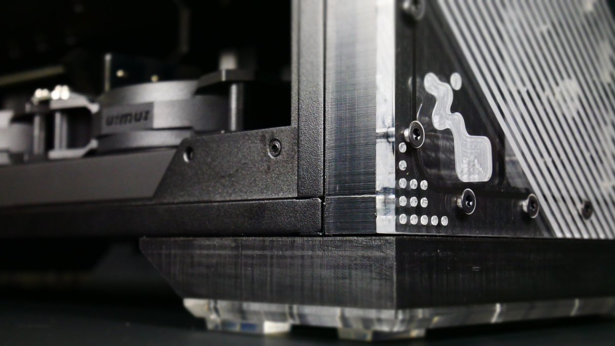 killRMODDINGZ's tweet photo. Hey everyone, here are some sneak peek pics of BlackMamba. Just waiting on more petg!!
*
@AorusOfficial @InWin @EKWaterBlocks
*
*
#aorus #aorusgaming #aorusextremex570 #inwin #inwin103 #ekwaterblocks #ekquantum #2080ti #moddingislife #pcmodding #killrmodz #killrmoddingz https://t.co/uRT12Ul1Ze
