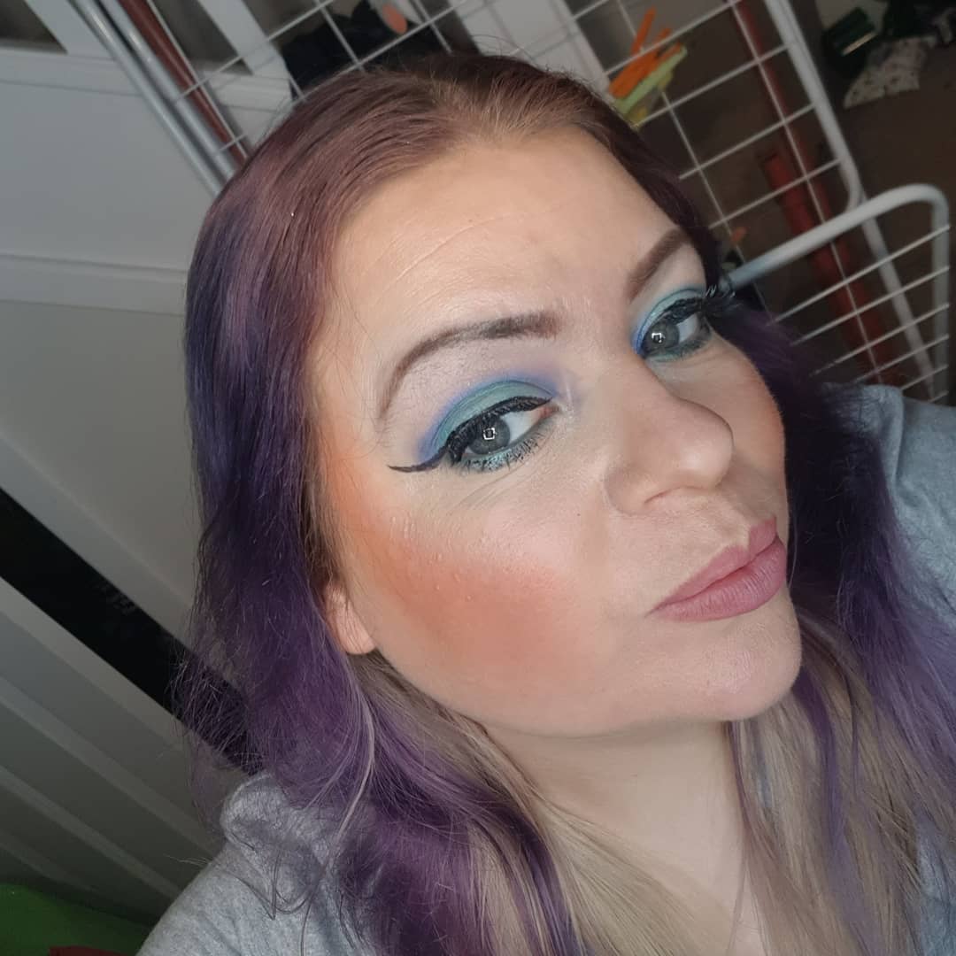 Firesapher's tweet photo. The ice has landed 

#ice #queen #fblive #live #livelook #fb #flawless #botanical #foundation #makeup #fun #limelife #livelife #firesaph https://t.co/dYhIGez93e