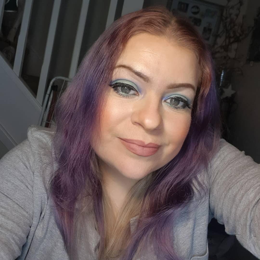 Firesapher's tweet photo. The ice has landed 

#ice #queen #fblive #live #livelook #fb #flawless #botanical #foundation #makeup #fun #limelife #livelife #firesaph https://t.co/dYhIGez93e