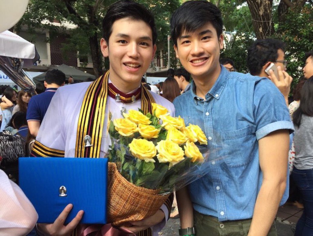 They both graduated (bachelor's degree) from Chulalongkorn University back in 2015Tay: Faculty of EconomicsNew: Faculty of Engineering: Electrical Engineeringaltho from the same university, they didn't know each other until the first time they met at gmm bldg