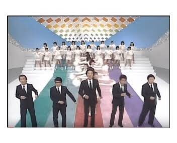 Motoichi ドリフ大爆笑のオープニングの最後 前にいるスクールメイツを突き飛ばしたり エンディングの最後に小さく手を振る志村けんが大好きだった