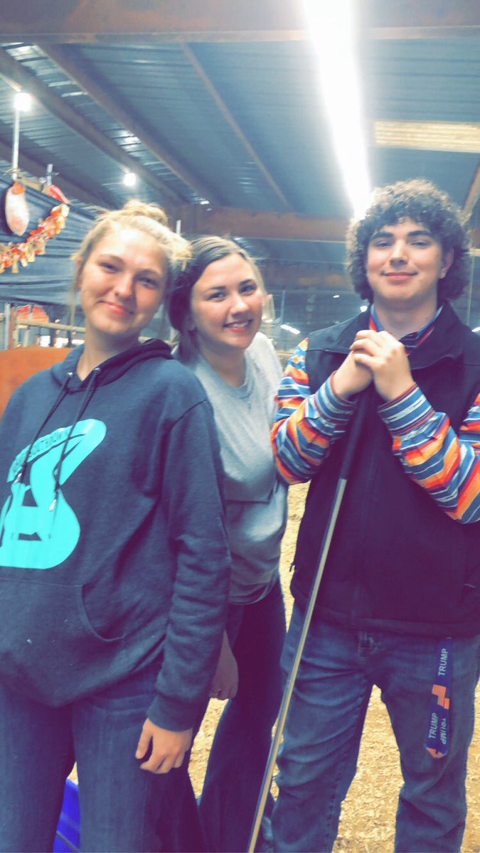 snowsworld01's tweet photo. Senior Sunday! Forney FFA Officers, @taylor_bosher @meremere0101 @longshorechris #TexasFFA #ForneyFFA #agriculture #SeniorNight ๐ฐ๐ค๐ฐ https://t.co/6vAGqbCtH8