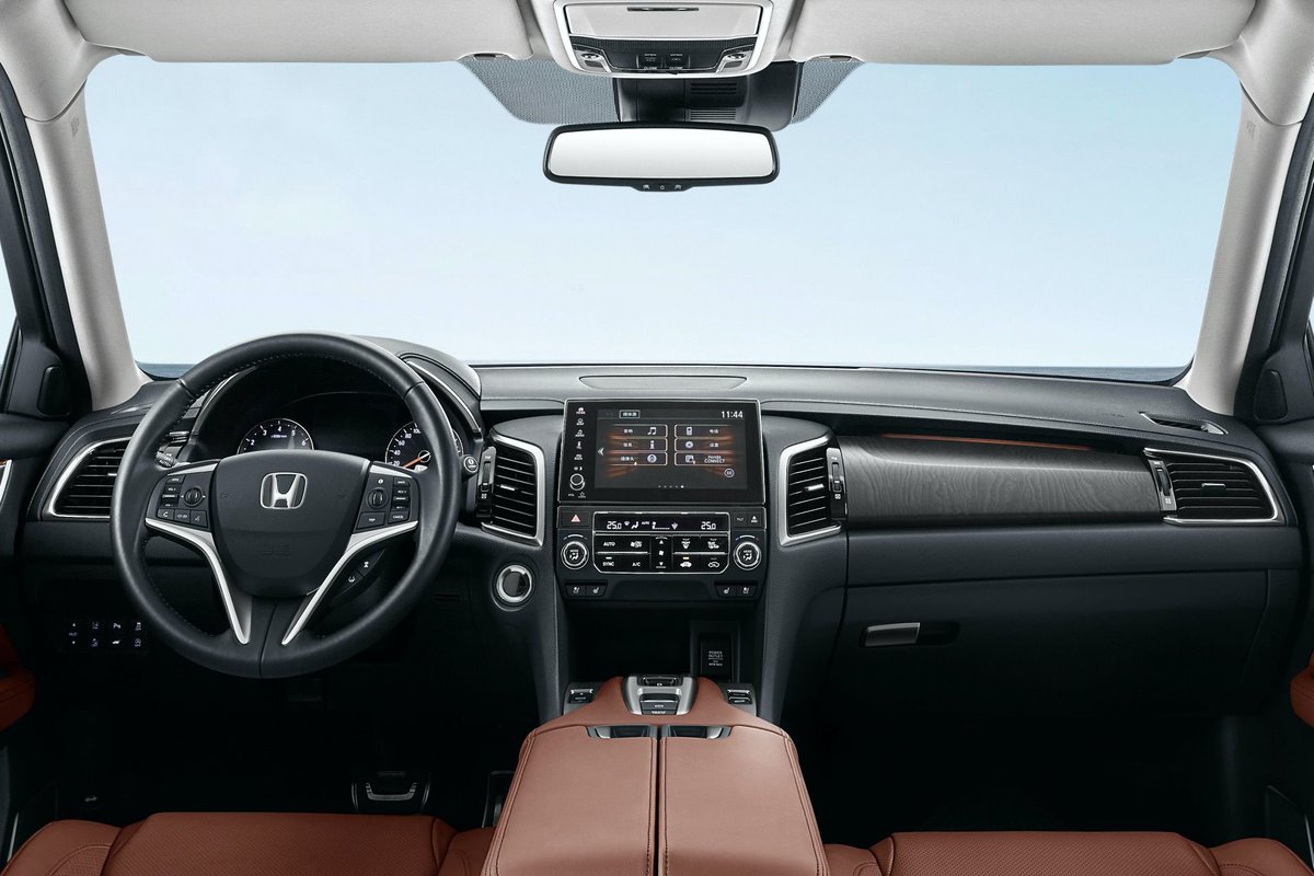 cole_marzen's tweet photo. The 2020 Honda Avancier makes its debut in China with subtle styling revisions, new interior trim and upholstery choices, as well as an upgraded infotainment system. Sales for the crossover will begin on March 31. #Honda #Avancier https://t.co/ZZX7ueEGVI