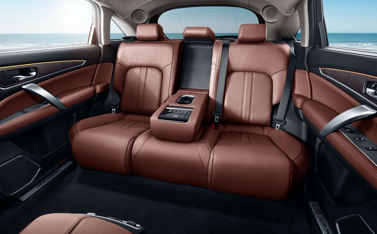 cole_marzen's tweet photo. The 2020 Honda Avancier makes its debut in China with subtle styling revisions, new interior trim and upholstery choices, as well as an upgraded infotainment system. Sales for the crossover will begin on March 31. #Honda #Avancier https://t.co/ZZX7ueEGVI