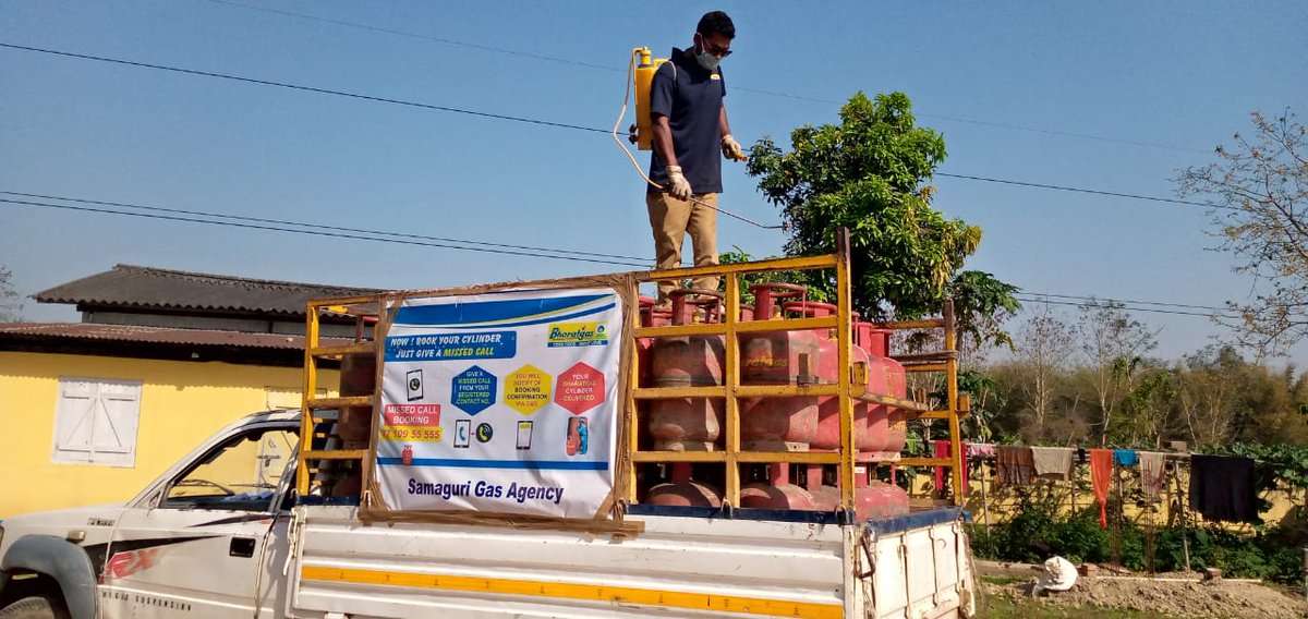 Bharatgas_NE's tweet photo. Sanitisation of LPG refill cylinders before delivery to the consumers ensuring safety by team Samaguri Bharatgas, Nagaon Assam @BPCLLPG @BPCLimited @AKBPCL @vijaytilak1 @PeethambarantT @singharunbpcl @dpradhanbjp #CaronaStopKarona #StayHomeStaySafe https://t.co/0vEfrM3Li8