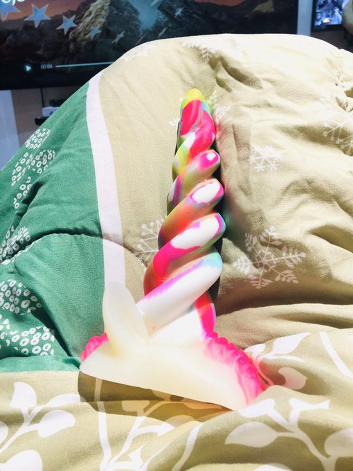 A dorm&iacute;r pero antes 😈un poco de diversi&oacute;n con mi #UNICORNIO @elfotoys  🤭🤗 https://t.co/cZ1nLCFlob<a href="/tag/unicornio"class="tags"><span>#unicornio</span></a>