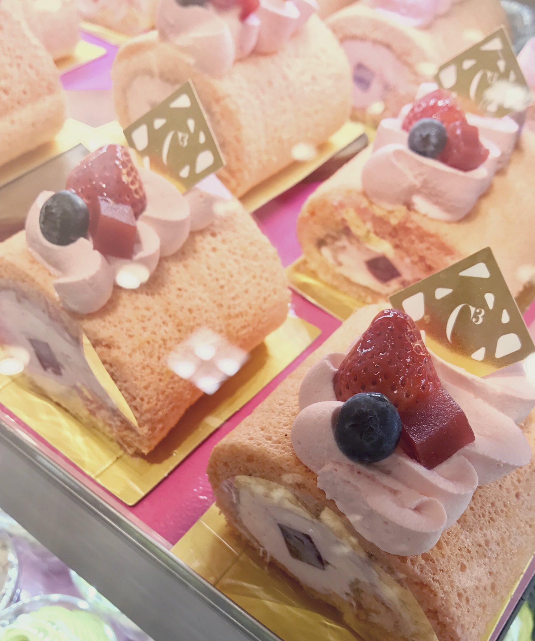 O Xrhsths Hankyu Food News Sto Twitter ぬぁんとっっ ロールケーキもピンクじゃないか いちごのピンキーロールケーキ シーキューブ C3 ピンキースイーツ 阪急スイーツウィークス うめはんデパちか Hankyu 阪急うめだ本店 T Co Fmm4xjcsxp Twitter