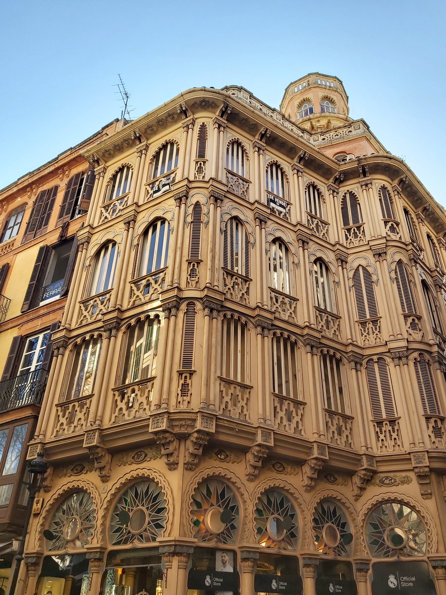 passionforpalma's tweet photo. “           #VisitPalma 
De estilo neomudéjar, Can Corbella es uno de los edificios que sorprende por su belleza en el centro de Palma. De momento #quédateencasa ,pero cuando todo esto pase, te gustaría visitar nuestra ciudad y descubrir la diversidad de nuestra arquitectura? https://t.co/jVj5tItQei