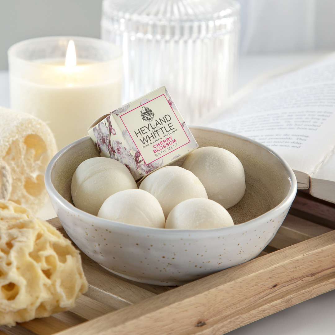 HeylandWhittle's tweet photo. Smells like spring!
#HomeIsWhereHeylandIs #dreambathroom #bathroomstyle #bathroomaccessories #naturalskincare #SimplePleasures #Wellbeing #bestscents #softskin #pamper #bathmelts #cherryblossom https://t.co/WWFK8yyhdF