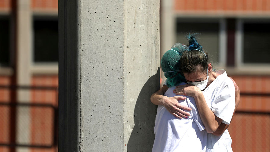 GazetaRu's tweet image. Жительница украинского села на коленях извинилась перед своими односельчанами за распространение коронавируса

Женщина после возвращения из Италии не стала самоизолироваться, а напротив, участвовала в общественных мероприятиях и митингах. 

gazeta.ru/social/news/20…