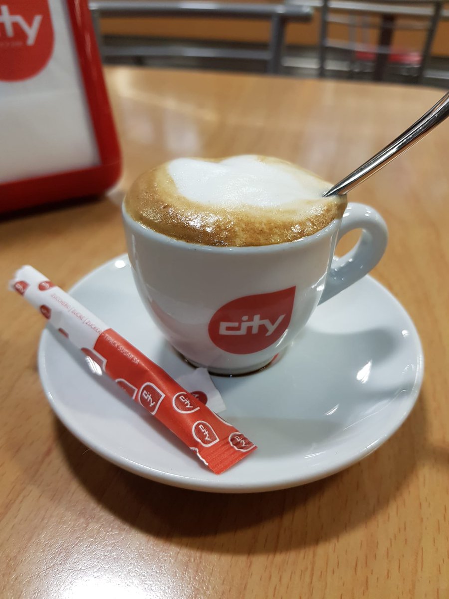 laramontagna's tweet photo. C’era una volta. 
#caffealbar #schiumetta #ricordi #nonsimolla #distantimavicini #vogliadivincere #ticinounito #picoftheday #lunedi 
@RoccoCattaneo https://t.co/ggr5Bx2YT8