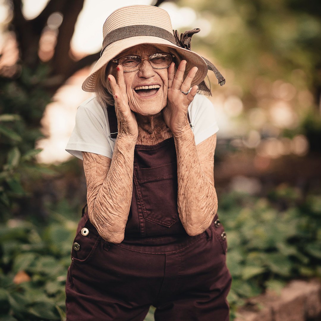 nhwvic's tweet photo. #TheKindnessPandemic 💕Contact elderly neighbours or those with disabilities, they may need help.  👋👋 Keep social-distancing of 2 metres, call, or pop a letter in their letterbox!

#ViralKindness #NHW #NHWV #AwesomeNeighbour #LetsWatchOutForEachOther 

📸Edu Carvalho- Pexels https://t.co/WCdmdShmr1