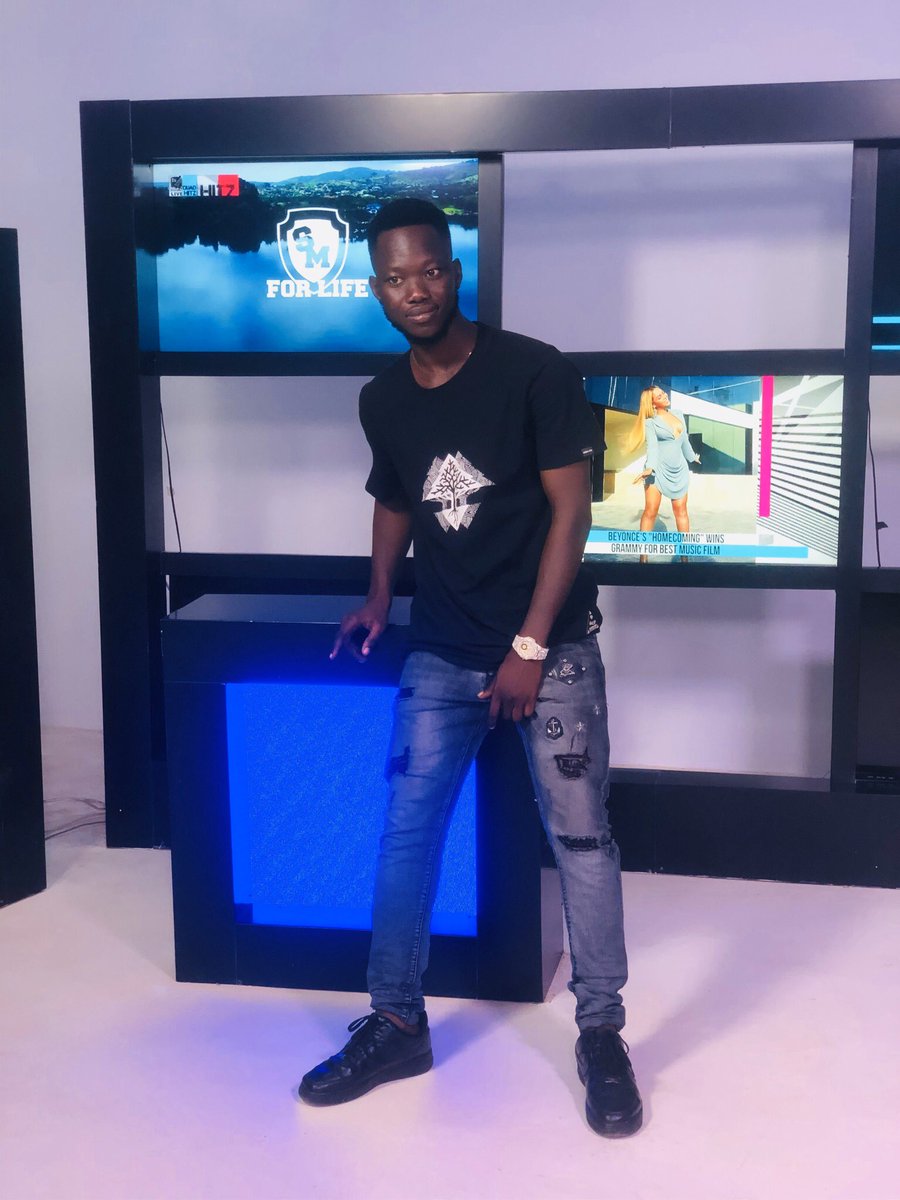 elitamakloe1's tweet photo. STAY SAFE ❤️

As we stay safe at home
Use your hand sanitizers 
Wash your hands with soap under running water
And listen to "Akesisem Sika Beba’’
Watch Sika Beba video 4stye tv 📺 
#sikabeba
#highstarlife https://t.co/skbSeUeQBx